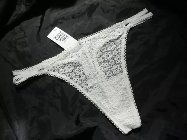 Gilly store hicks thong