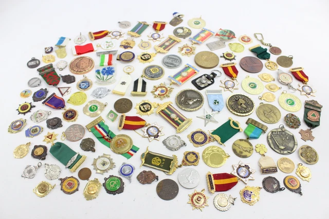 100 x Vintage Brass / Silver Plate / Copper Medals, Badges, Medallions Etc 2684g