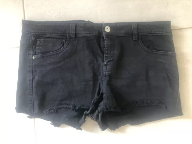 Short en jean noir. Taille 40