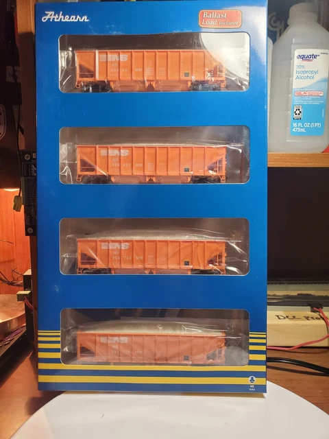 ATHEARN ATH15160 HO Scale RTR 40' 3-Bay Ribbed Hopper w/Load, CG (4 pack) ATHEARN ATH15160 HO Scale RTR 40' 3-Bay Ribbed Hopper w/Load, CG (4 pack)
