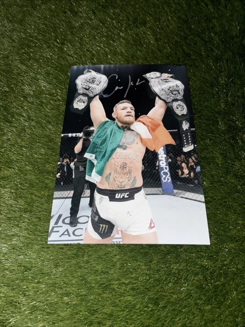 Gants signés Connor Mcgregor et Kabib Nurmagomedov - Cadre de luxe et certificat d'authentification