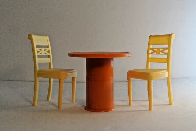 Hannah Montana BEACH HOUSE Kitchen Set TABLE + 2 CHAIRS Furniture Hannah Montana BEACH HOUSE Kitchen Set TABLE + 2 CHAIRS Furniture