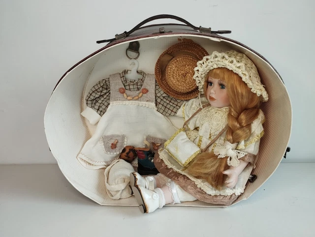 RARE POUPÉE PORCELAINE minuscule type googlie dans oeuf décoré époque