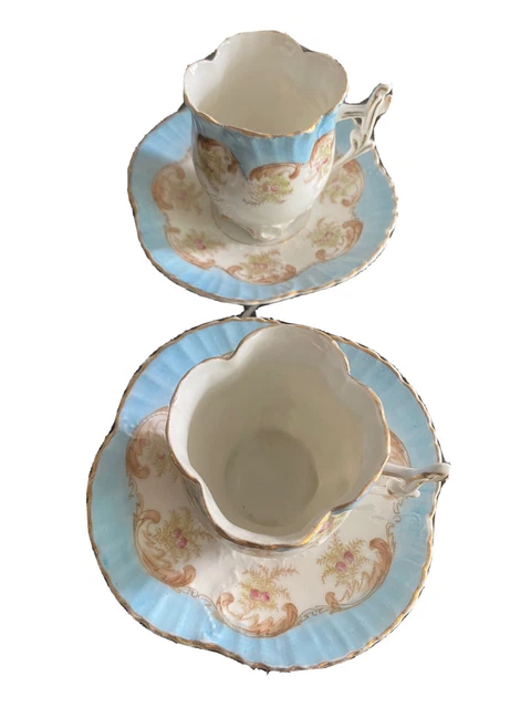 Paire de tasses années 30/40 une marque illisible dessous ...