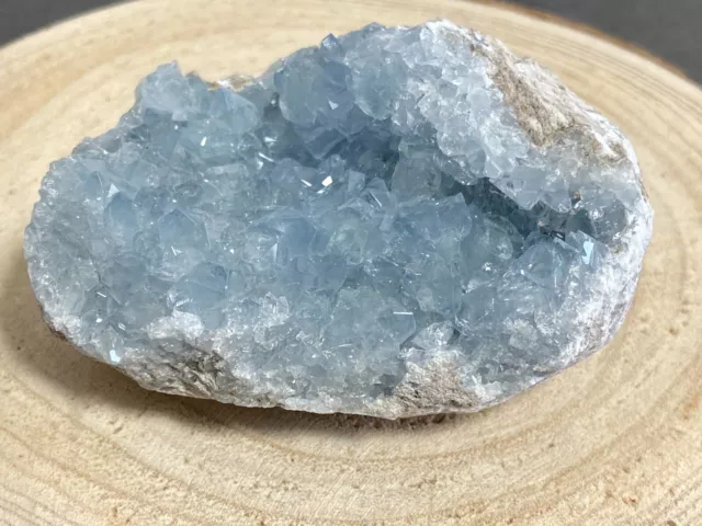 Coelestin Natur Stufe aus Madagaskar Druse Geode 07