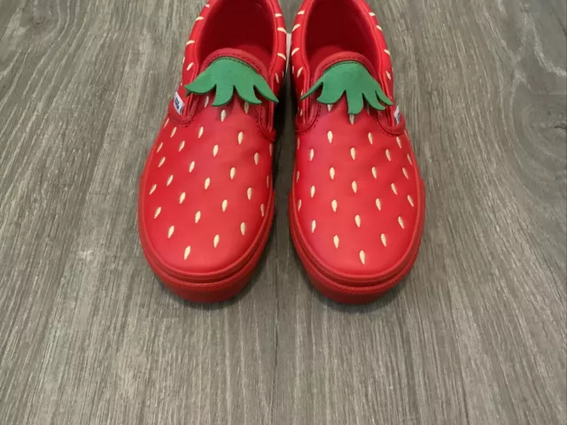 VANS Kids Classic Slip-on Strawberry/Berry Shoes Red NWOT Size: 2 VANS Kids Classic Slip-on Strawberry/Berry Shoes Red NWOT Size: 2