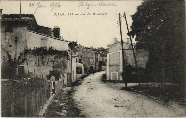 CPA Dieulefit Rue des Raymonds FRANCE (1092542)