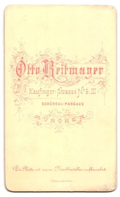 Fotografie Otto Reitmayer, München, Kaufinger-Str. 9, Hübsch gekleidete Dame mi 2