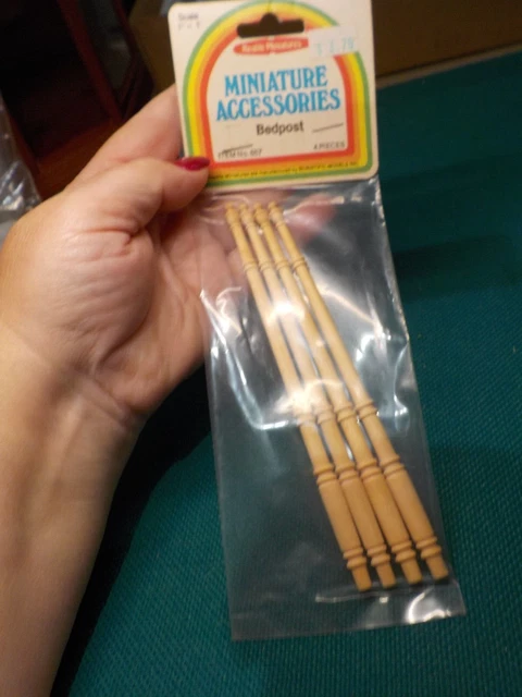 Nip Miniature Dollhouse Miniature Accessories Bedpost 4 Pieces