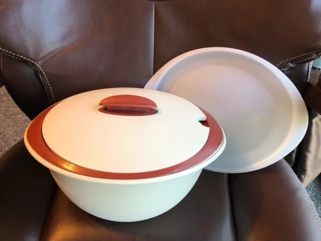 Tupperware Small Insulated Oval Server in Cream & Cinnamon (6-1/3 Cup &  8-7/8 Cup Serving Bowls) for Soup, Stews, Casseroles & More
