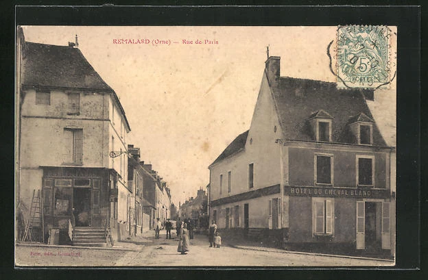 CPA Remalard, Rue de Paris, vue de la rue