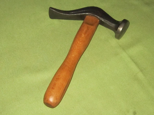 Marteau à tapissier forgé à la main : outil de cordonnier antique