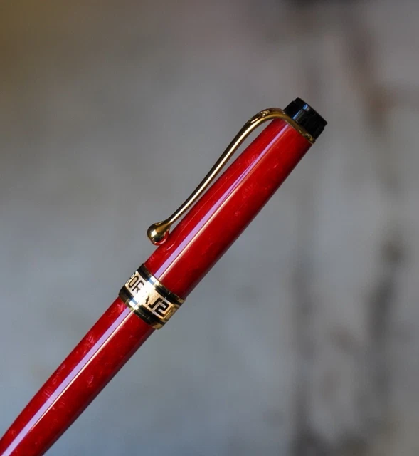 Stylo Bille/roller Caran D'Ache Léman - Résine Rouge Godronnée - Plaqué Argent - Occasion De Prestige