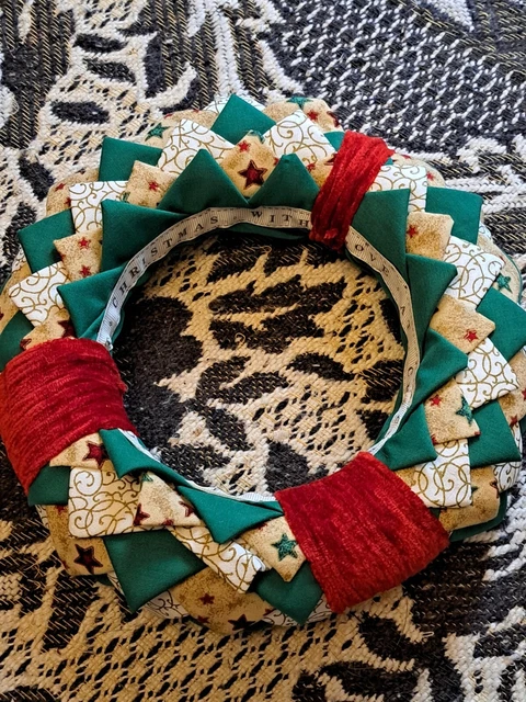 Vintage Christmas Handmade Patchwork Quilted Door Wreath Green/Red