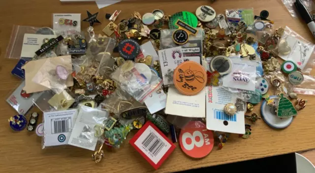 Job Lot 1kg/200+ Pin Badges Mixed Bundle Assorted Various Lapel Enamel Vintage 8