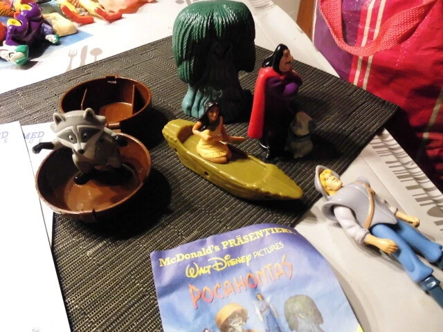 Mc Donald Spielzeug aus Happy Meal " Pocahontas"