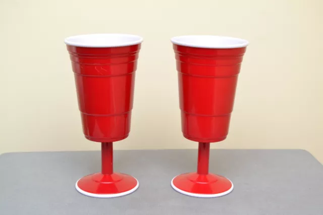 https://www.picclickimg.com/1KYAAOSwdHllVOIn/Pair-Of-Red-Cup-Living-Reusable-14-Oz.webp