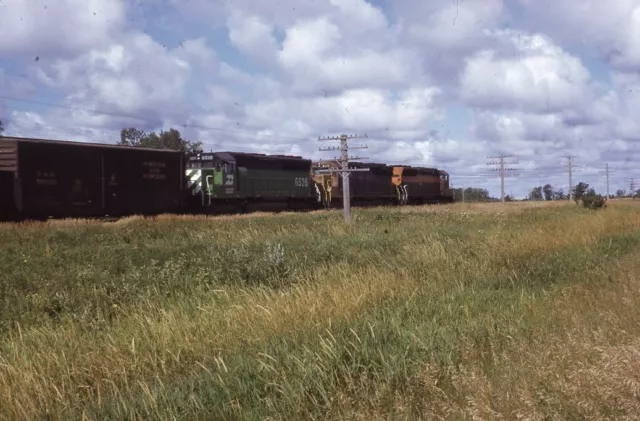 BN BURLINGTON NORTHERN Railroad Train Locomotive Original Photo Slide