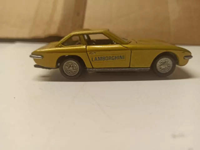 Lamborghini Isléro, Politoys référence M 558, sans boîte, or métallisé.