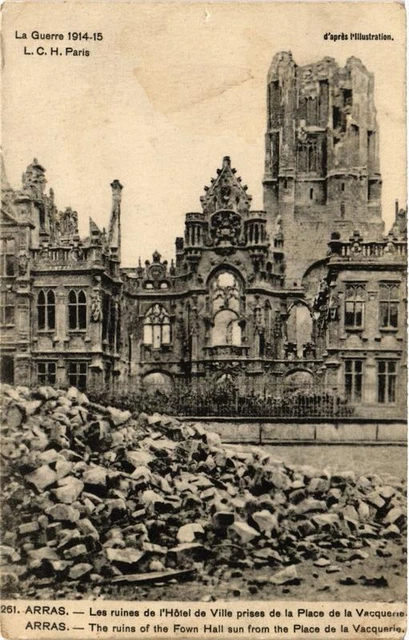 CPA AK Arras Les ruines de l'Hotel de Ville de la Place MILITAIRE (731190)
