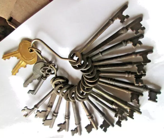 Antique Skeleton Keys Lot Of 19 Assorted, Most Iron, Few Brass, Used