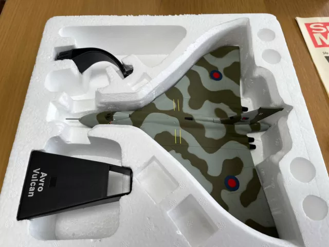 Boxed ATLAS EDITIONS JET AGE Military Aircraft Avro Vulcan. 1:144 Scale