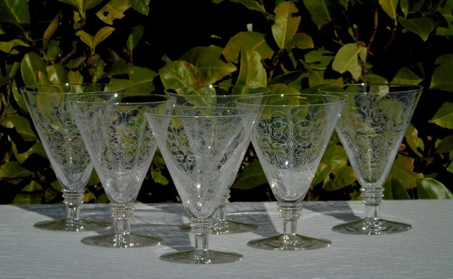 Saint Louis - Service de 6 verres à vin blanc en cristal, modèle Lisieux.