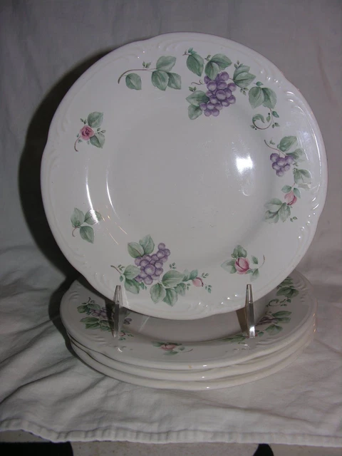 Pfaltzgraff USA GRAPEVINE 8" Luncheon Plates Dishes Salad Dinnerware Set Of 2 Pfaltzgraff USA GRAPEVINE 8" Luncheon Plates Dishes Salad Dinnerware Set Of 2