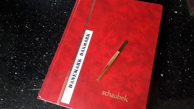 BRIEFMARKEN  "DÄNMARK", gestempelt, kleine Sammlung auf 28 Albumseiten, TIP