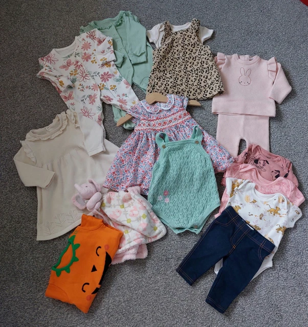 BAMBINA 0-3 mesi vestiti PACCHETTO abiti, abiti pigiama, gilet, conforto