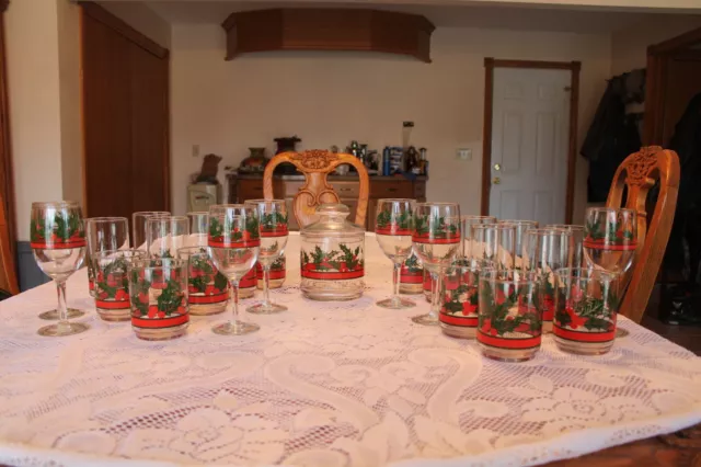 Libbey Holly & Berries Vintage Christmas Glasses & Ice Bucket 26 Piece Grouping