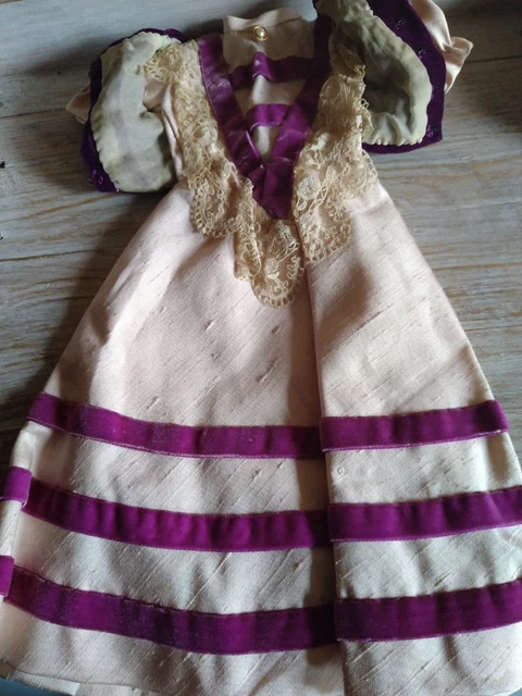Robe  et boléro pour poupée ancienne poupée de mode poupée mannequin