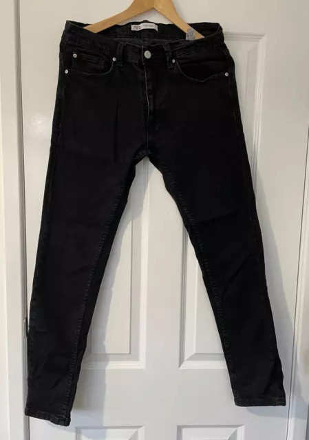 Jeans neri hotsell uomo zara
