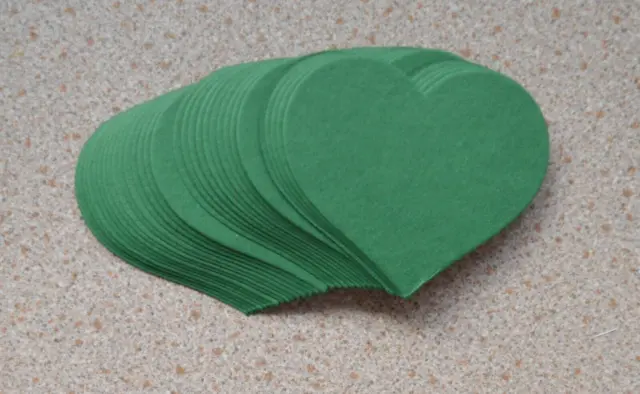 30 Tarjeta Verde en Forma de Corazón Recortes - Para Artesanías 70mm x 62mm NUEVO