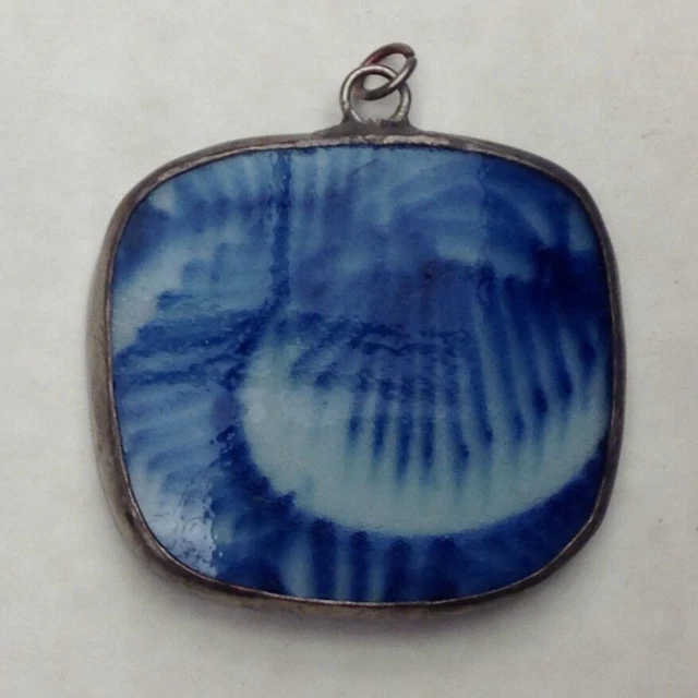 ~China Qing Dynasty Antique Blue & White Porcelain Shard Pendant