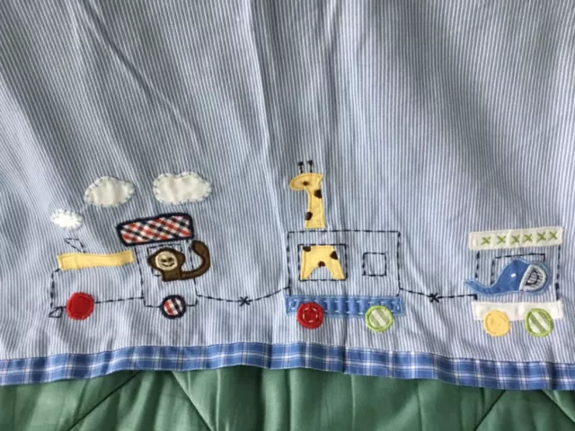 POTTERY BARN KIDS Falda Cuna Ryder Tren a Rayas Azul y Blanco con Animales