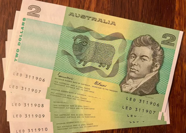 AUSTRALIA Two Dollar $2 Notes x 5 CONSECUTIVE