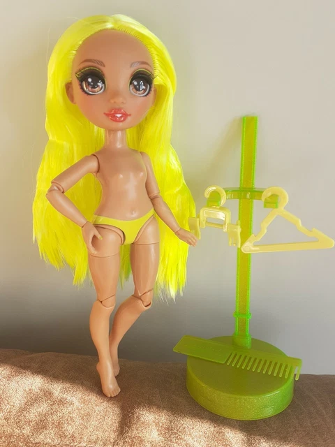 Rainbow High Doll. Karma Nichols No Clothes just Stand Comb & Hangers. NEW! Fab!