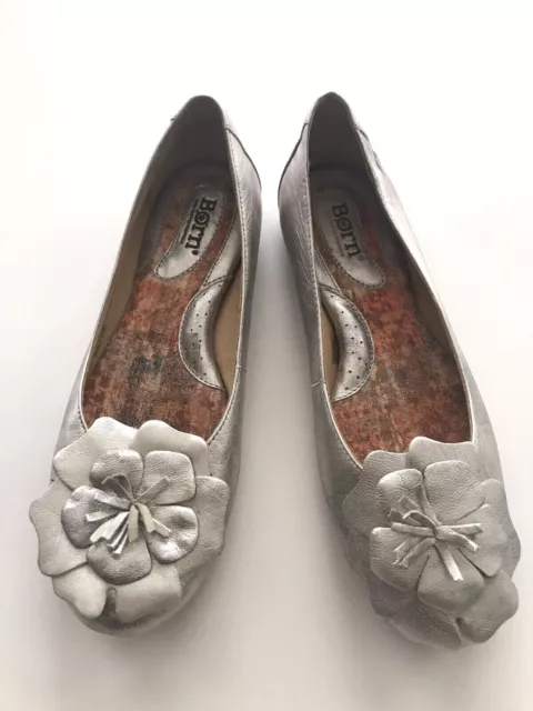 Born Slip-On Flats 8 M Silver-Metallic Leather Flower Brooch Trim Cushioned Shoe