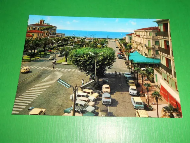 Cartolina Marina di Massa - Piazza F. Betti 1965 ca