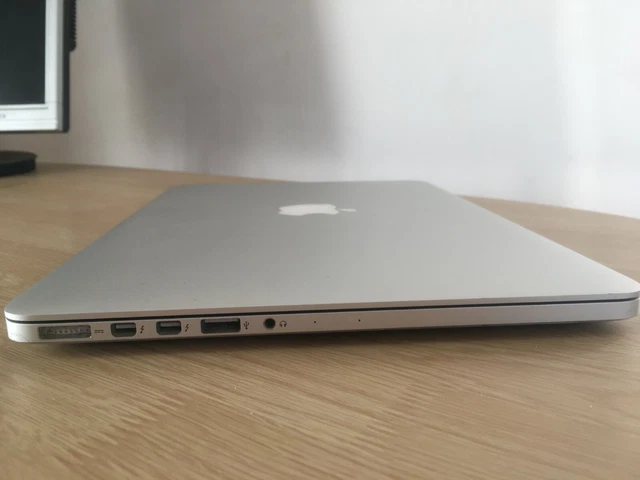 Apple MacBook Pro 13.3" 2015 256GB SSD Intel Core i5 Dual Core 2.7 GHz 8GB RAM 5