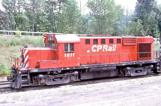 CANADIAN PACIFIC RAILWAY # 1811, RS18U diesel locomotive Orig 35mm ...