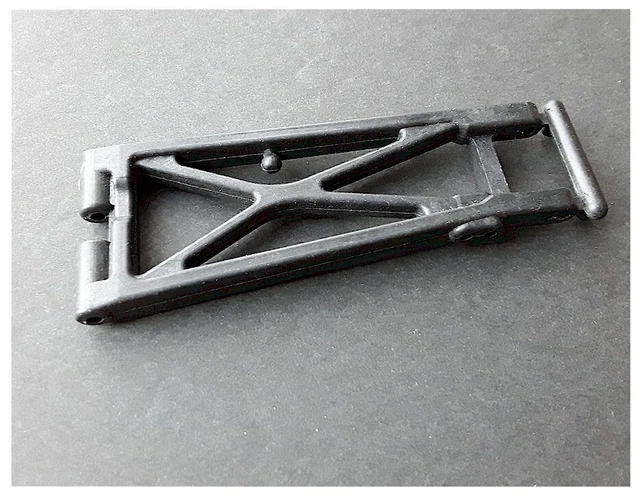 1x Vintage RC Associated T4 SC10 Series Rear Arm Plastic Black 7448 1x new spare