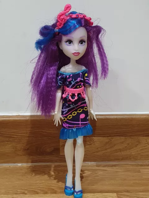 Mattel Monster High Doll - Electrified Hair-Raising Ghouls Ari Hauntington -2015
