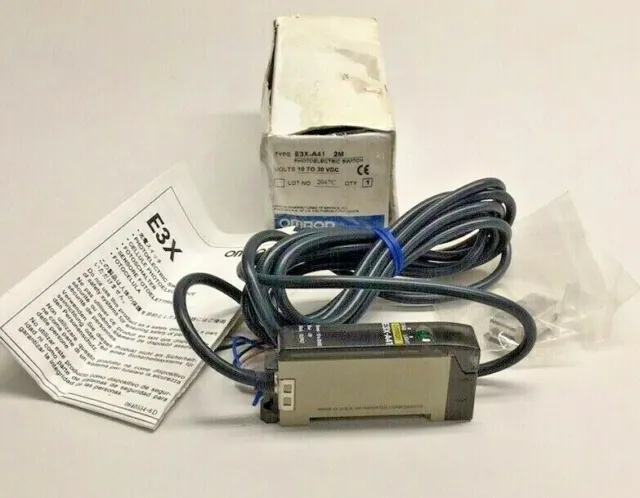 Omron E3X-A41 2M Photoelectric Switch 10 to 30 VDC