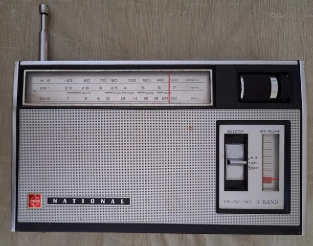 VINTAGE &NATIONAL& TRANSISTOR Radio 1960's with case in good condtion £ ...