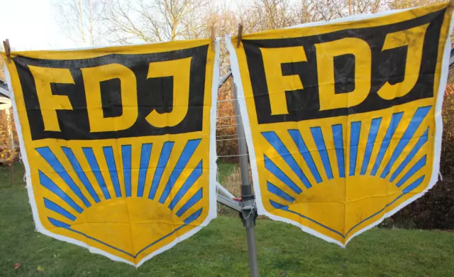 2x Embleme alt DDR FDJ ca. 95 x 70 cm Fahne Stoff ungereinigt und alt!