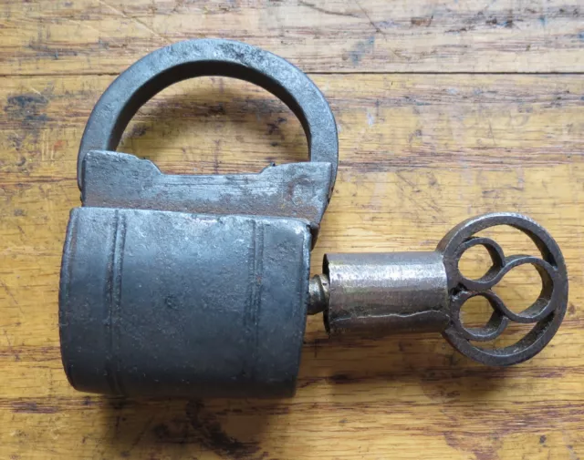 ANTIQUE HAND FORGED IRON SCREW KEY PAD LOCK with ORNATE KEY