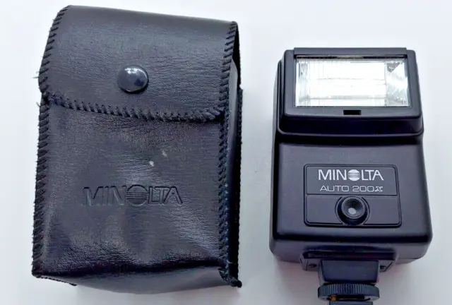 Minolta Auto 200X Shoe Mount Camera Flash w/ Original Carrying Case