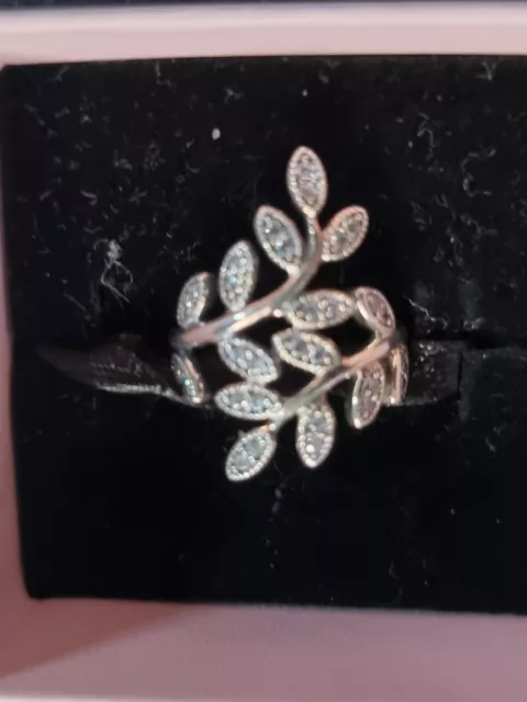 Pandora Leaf Pattern Edge Silver Ladies Ring SizeL | 018200253778 | Cash  Converters